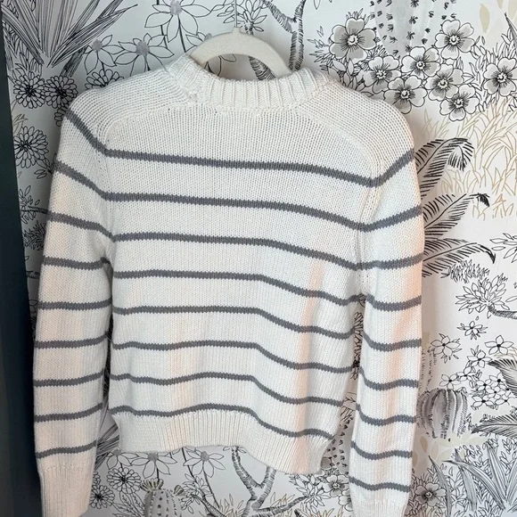 Elegant Striped Sweater in Cream and Gray - Picture 4 of 6